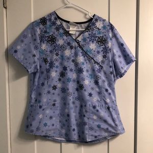 Snowflake Scrub Top ❄️